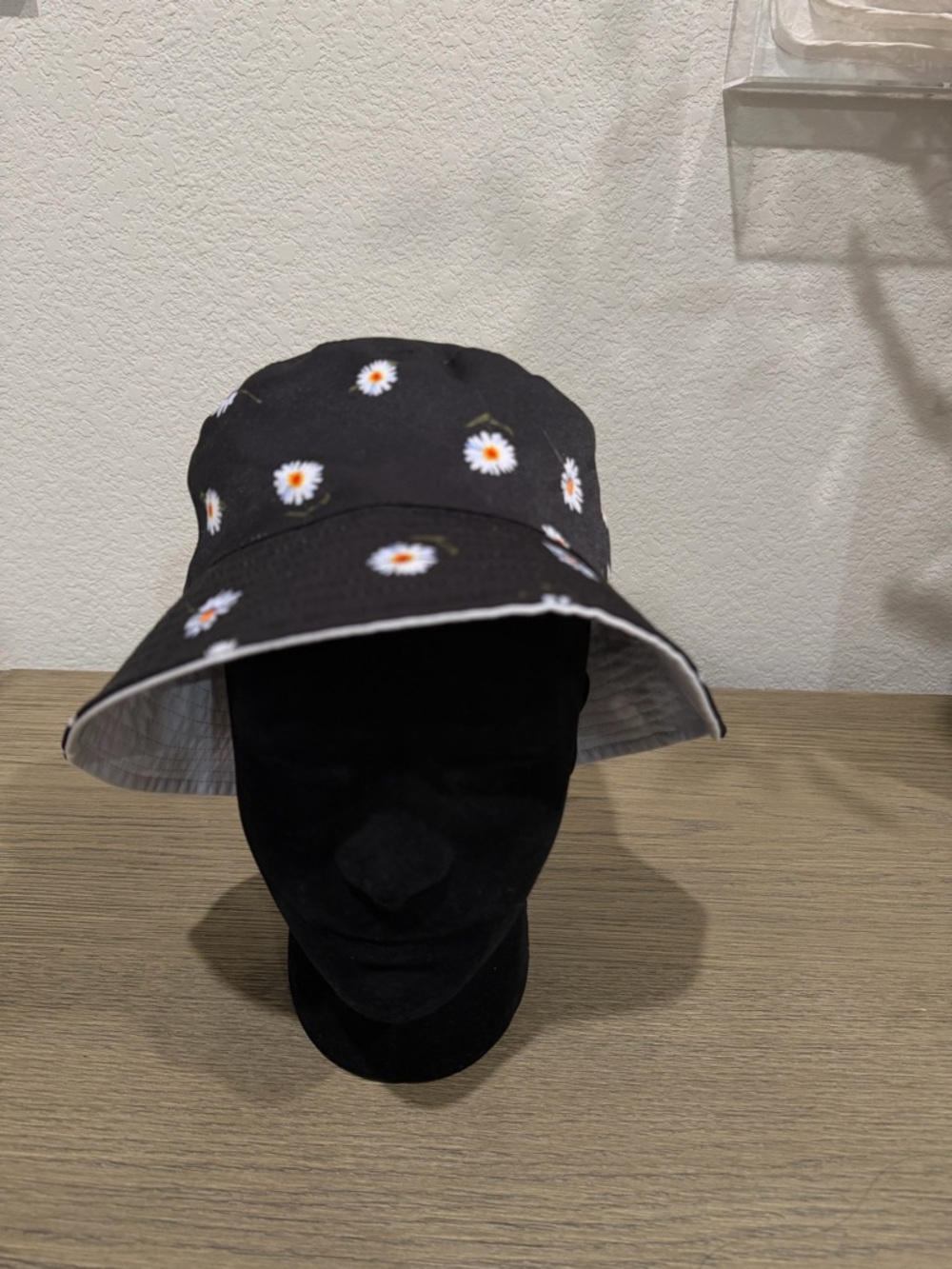 Alice + Olivia Women's Reversible Daisy Print Bucket Hat